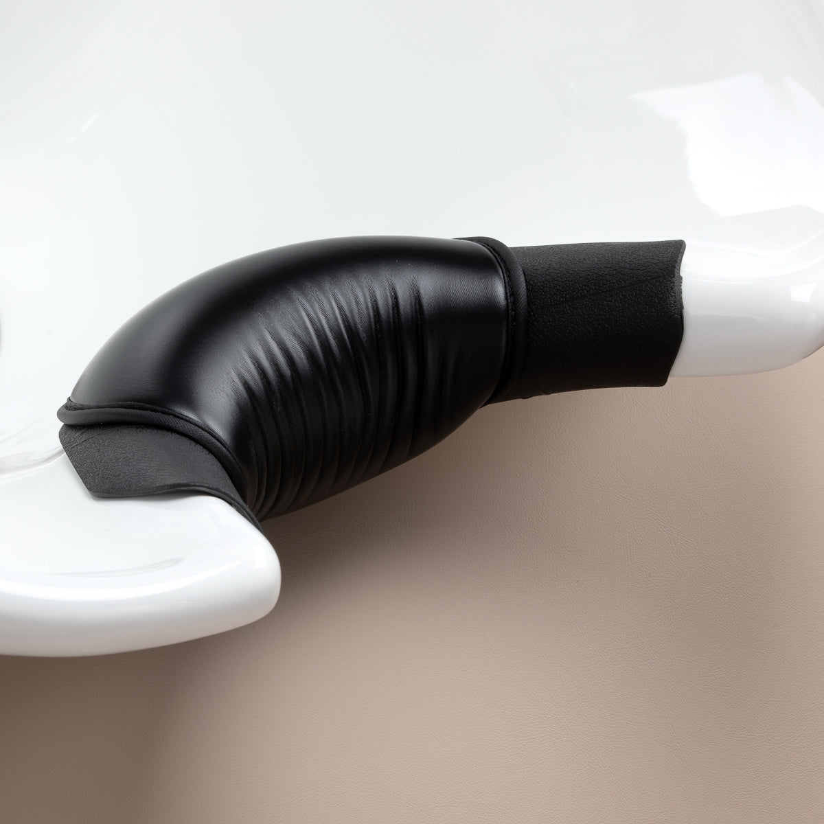 Gabbiano Ines Elektrinė Kirpyklos Plautuvė Su Masažu – Smėlio · Kaklo atrama