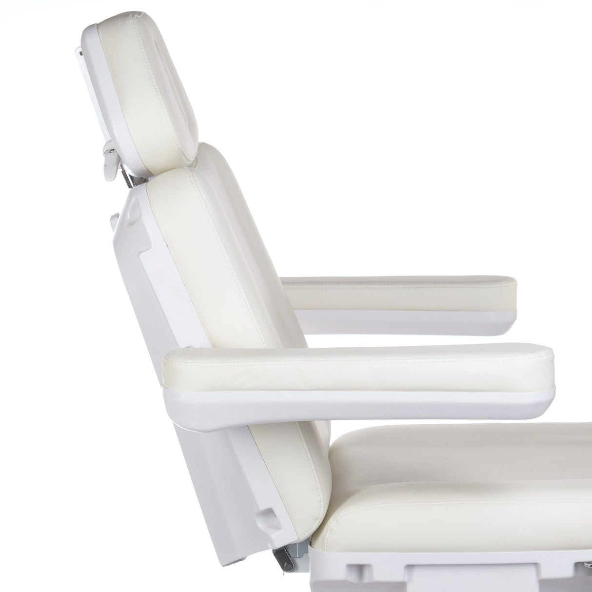 White electric cosmetic chair BR-6686 by Beauty System with heating feature, cushioned seat, and adjustable backrest for beauty treatments.