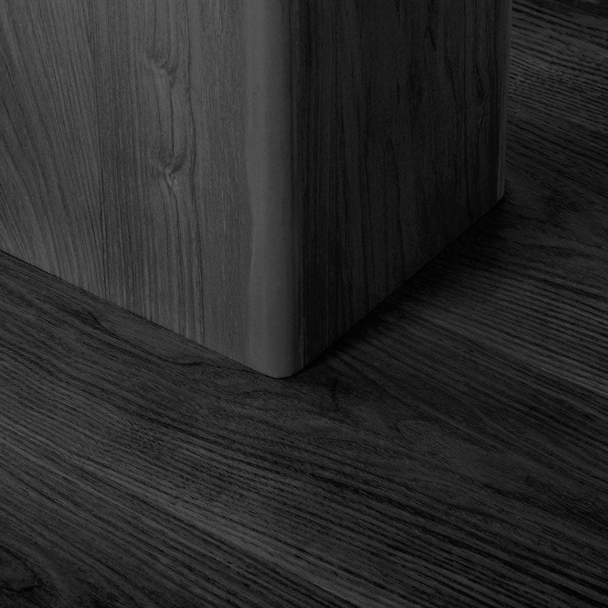 Sillon Relax · baltas / juodas · medinis pagrindas