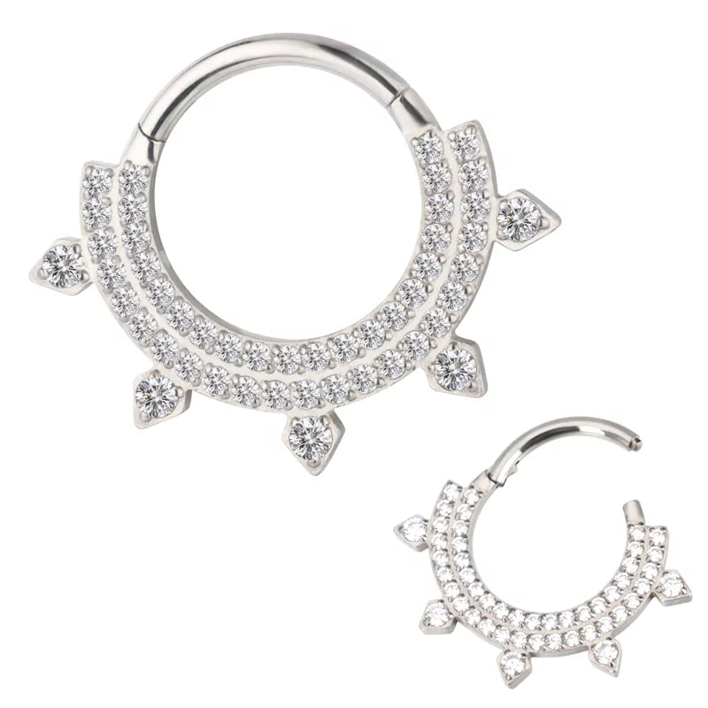 Titano dvigubai išklotas žiedas