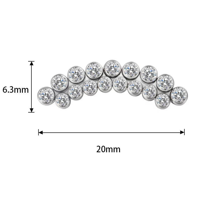 Titano žiedas su išlenkta linija ir bezelio rėmeliu